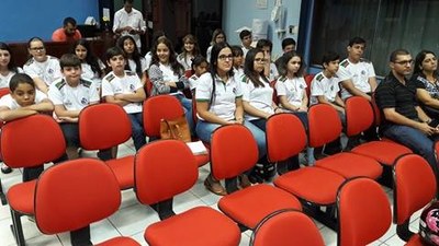 Alunos do Instituto Saber visitam a Câmara.