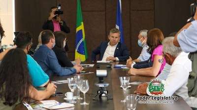 Governador assina liberação de mais de 5 milhões para asfaltamento do bairro Cruzeiro do Sul e retomada das obras da escola técnica