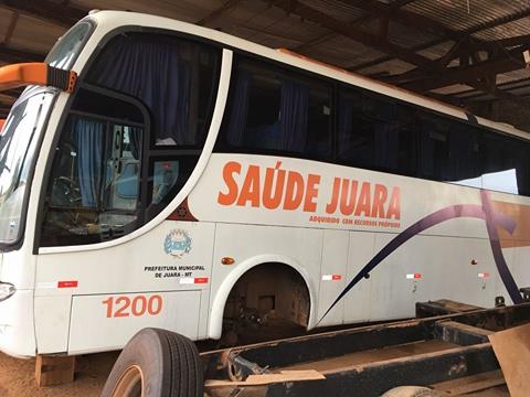 Ônibus da saúde quebrado.