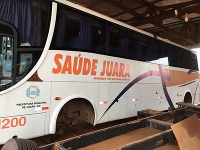 Ônibus da saúde quebrado.