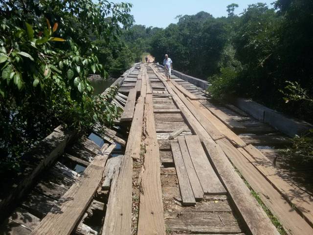 Rio Apiacás, ponte oferece grande perigo.