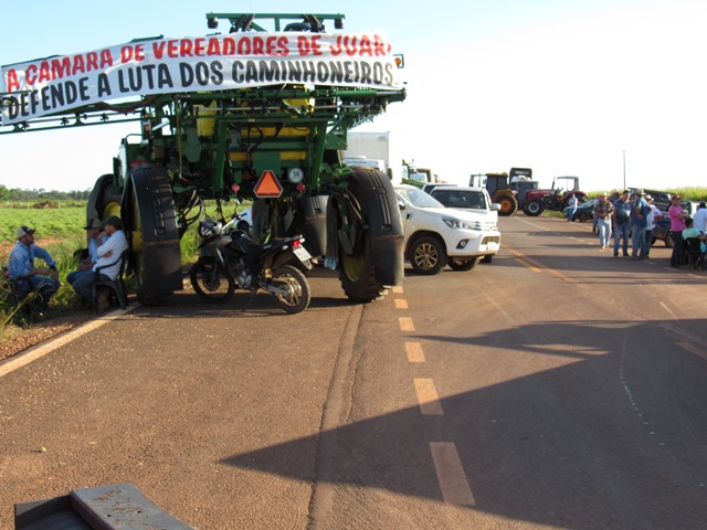 Caminhoneiros liberam estradas no Vale do Arinos e põem fim a paralisação.