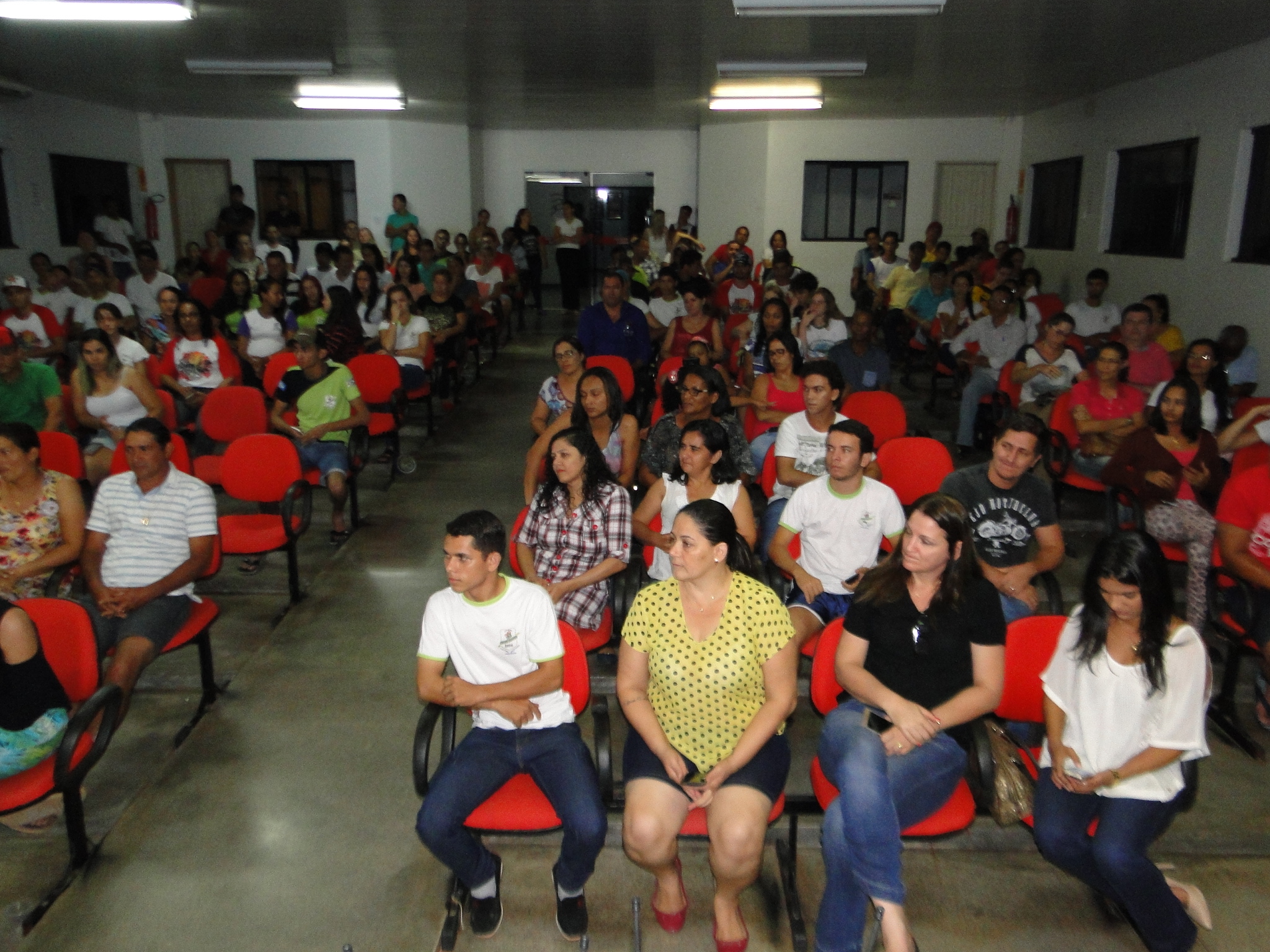 Comunidade escolar se reúne para debater novo prédio para a Escola Oscar Soares.