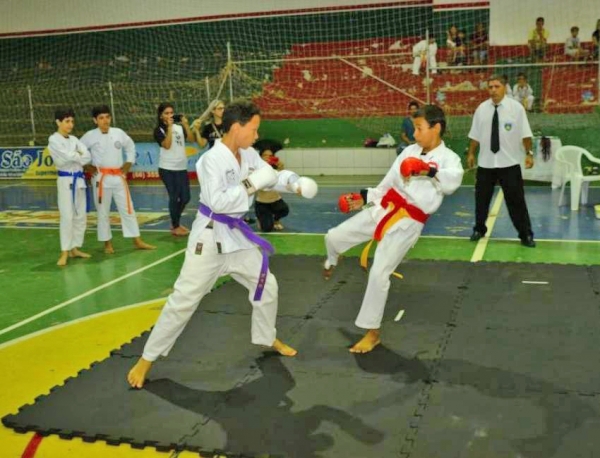 Copa Juara de Karatê reuniu atletas no Ginásio Ângelo S. Riva.