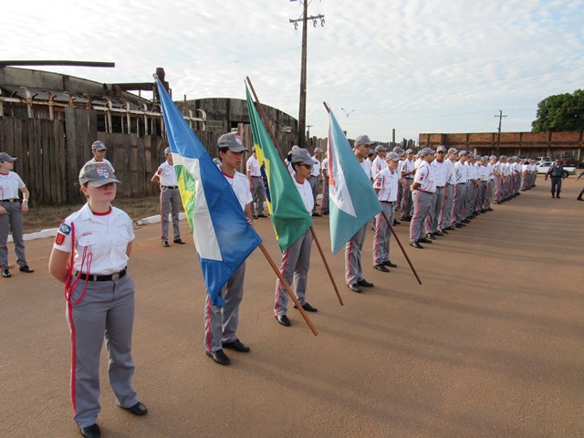 Escola Militar Tiradentes de Juara forma 1ª turma do 3º ano do ensino médio.