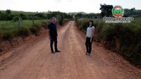 Estrada da Linha Esperancinha recebe patrolamento e vereadores fiscalizam as obras.