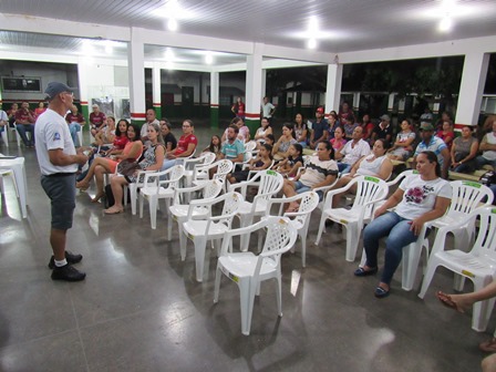 Família, educação e escola foi tema de palestra na Escola Costa e Silva.