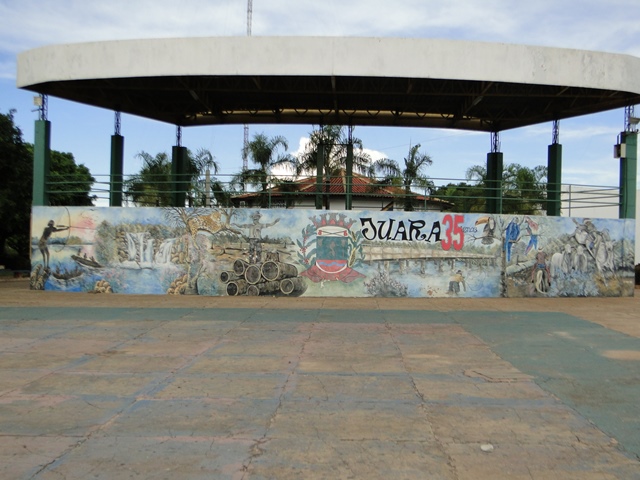 Palco na Praça dos Colonizadores será demolido anuncia Luciane Bezerra.