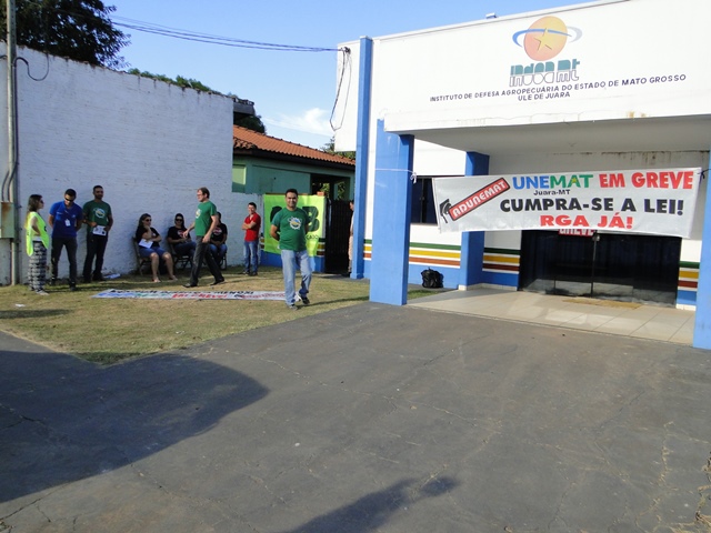 Servidores do INDEA continuam em greve e fazem manifestação em Juara/MT.