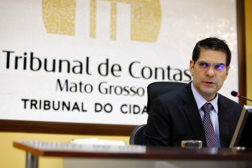 Servidores do legislativo e vereadores de Juara participam de seminário em Cuiabá.