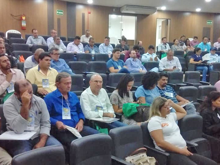 Vereadores e assessor participam de Congresso que orienta vereadores sobre gestão pública e funções do legislativo   