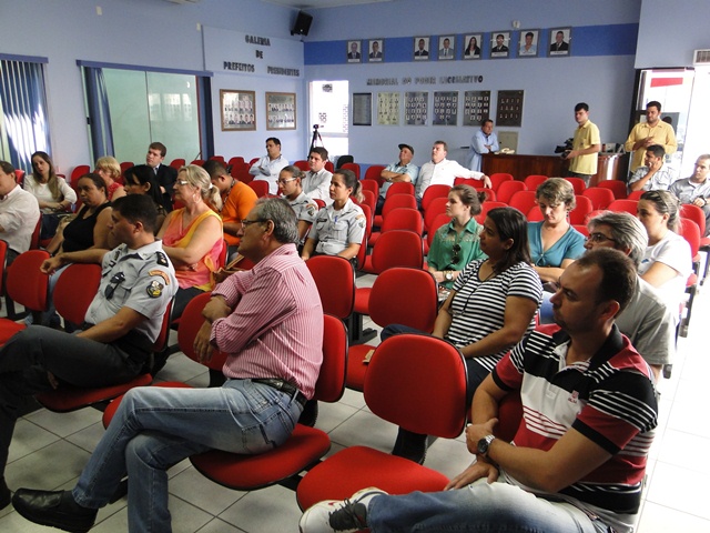 Vereadores participam de reunião do COMSEG para tratar da criminalidade envolvendo adolescentes.