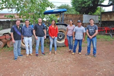 Vereadores vistoriam equipamentos que serão cedidos para associações da agricultura familiar.